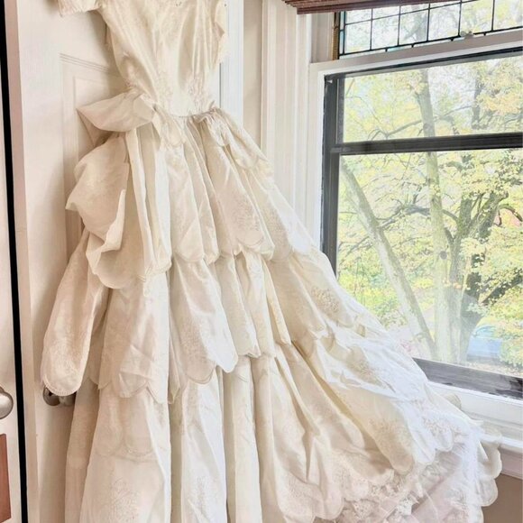 Vintage American Women's White and Cream Dress - Picture 3 of 6